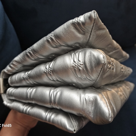 Handbag - Picture 5 of 8